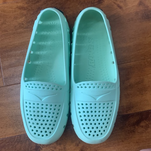 Floafers Women’s Water Shoe - Picture 2 of 3